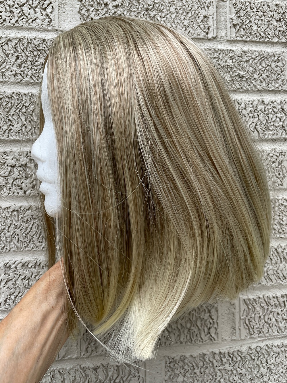 NWT ash blonde highlights wig SHORT 11” chin swing bob center parting fixed full